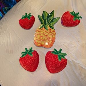 2/30$ Vintage Red and Orange Fruit-Themed Plastic Dinnerware Set